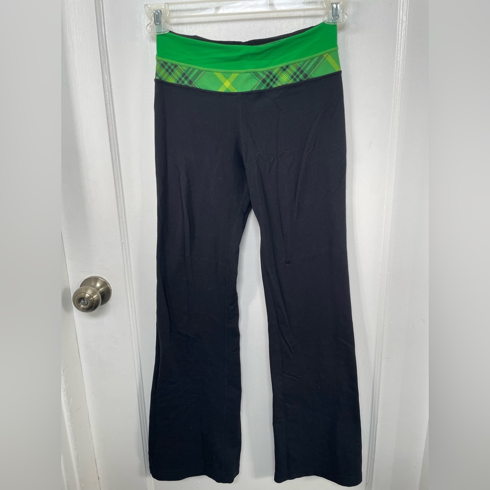 Lululemon tartan green groove pants size 4